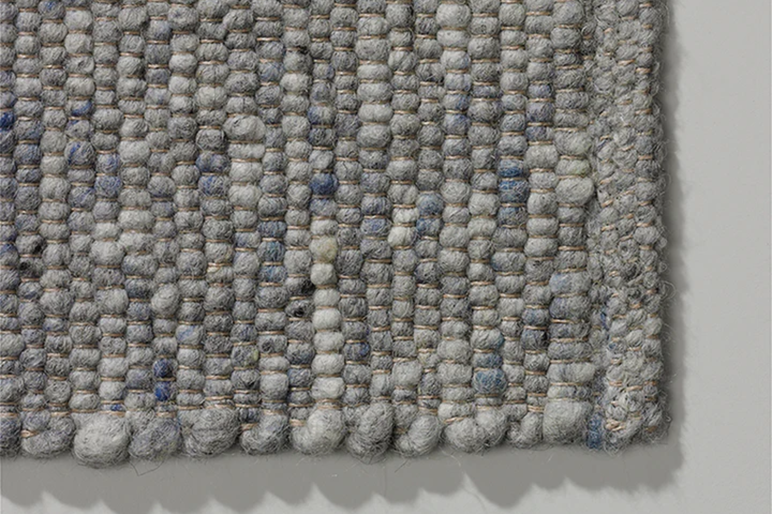 Zone Blauw – hoogpolig vloerkleed van Zuivere wol