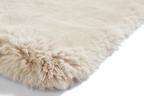 LYN Serenity Alabaster – hoogpolig vloerkleed van superzachte luxe