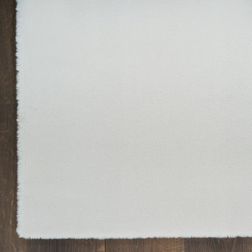 Vellyn Zilver – hoogpolig velvet vloerkleed in zilverkleur