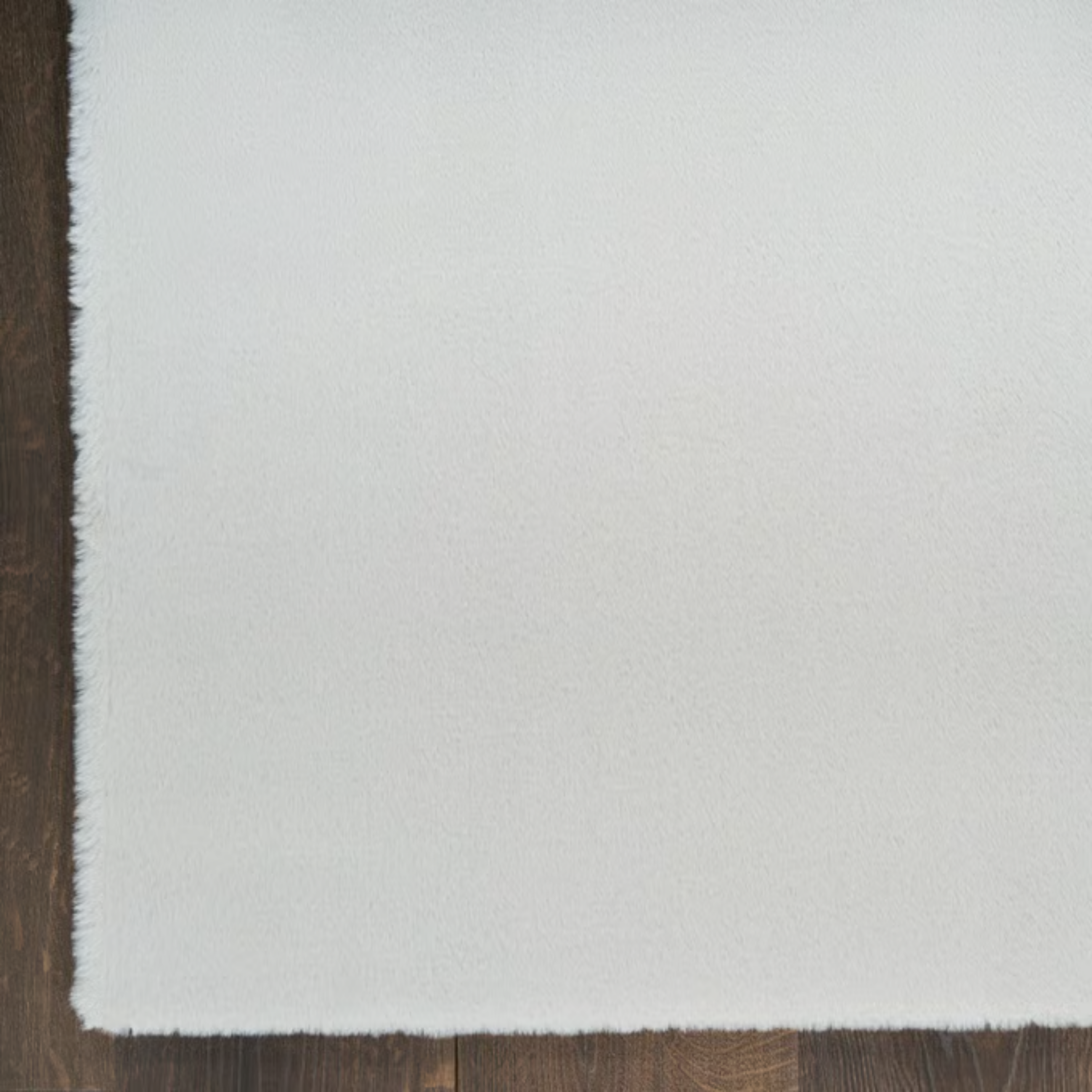 Vellyn Zilver – hoogpolig velvet vloerkleed in zilverkleur
