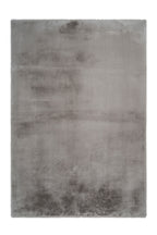 Taupe Cloud vloerkleed mooi uitgespreid, met zachte en warme textuur zichtbaar