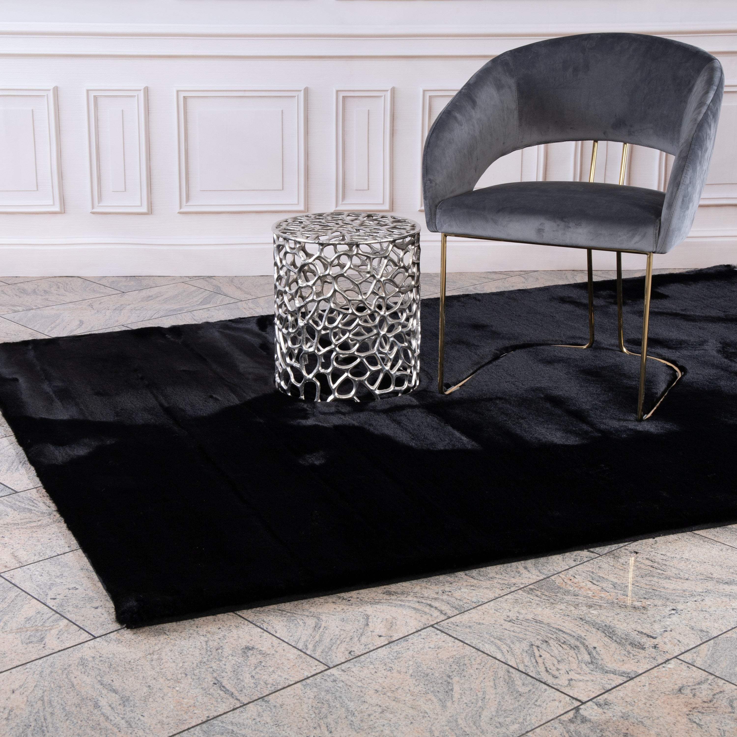 Zwart Could vloerkleed als stijlvol accent in een moderne woonkamer