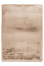 Eternelle vloerkleed in warme beige tint mooi uitgespreid met zachte structuur