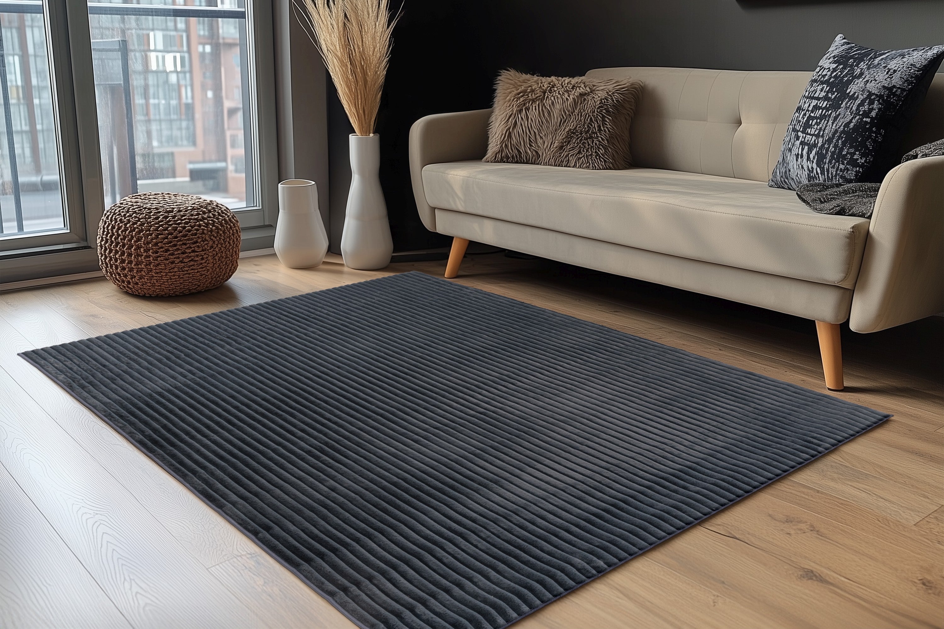 Antraciet Lushlyn vloerkleed in stijlvolle, moderne woonkamer