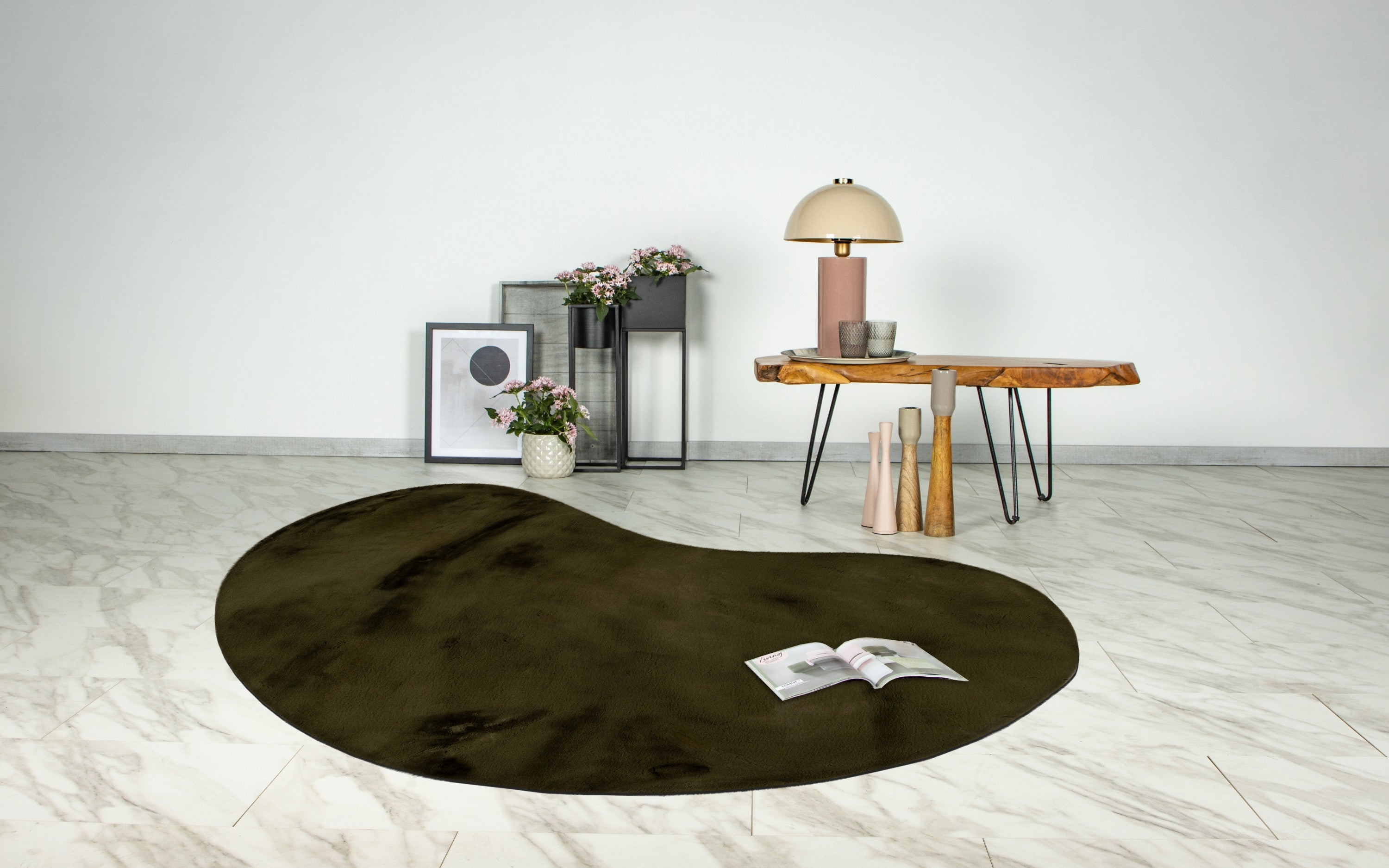 Saliegroen Maan vloerkleed in een rustige, natuurlijk ingerichte woonkamer