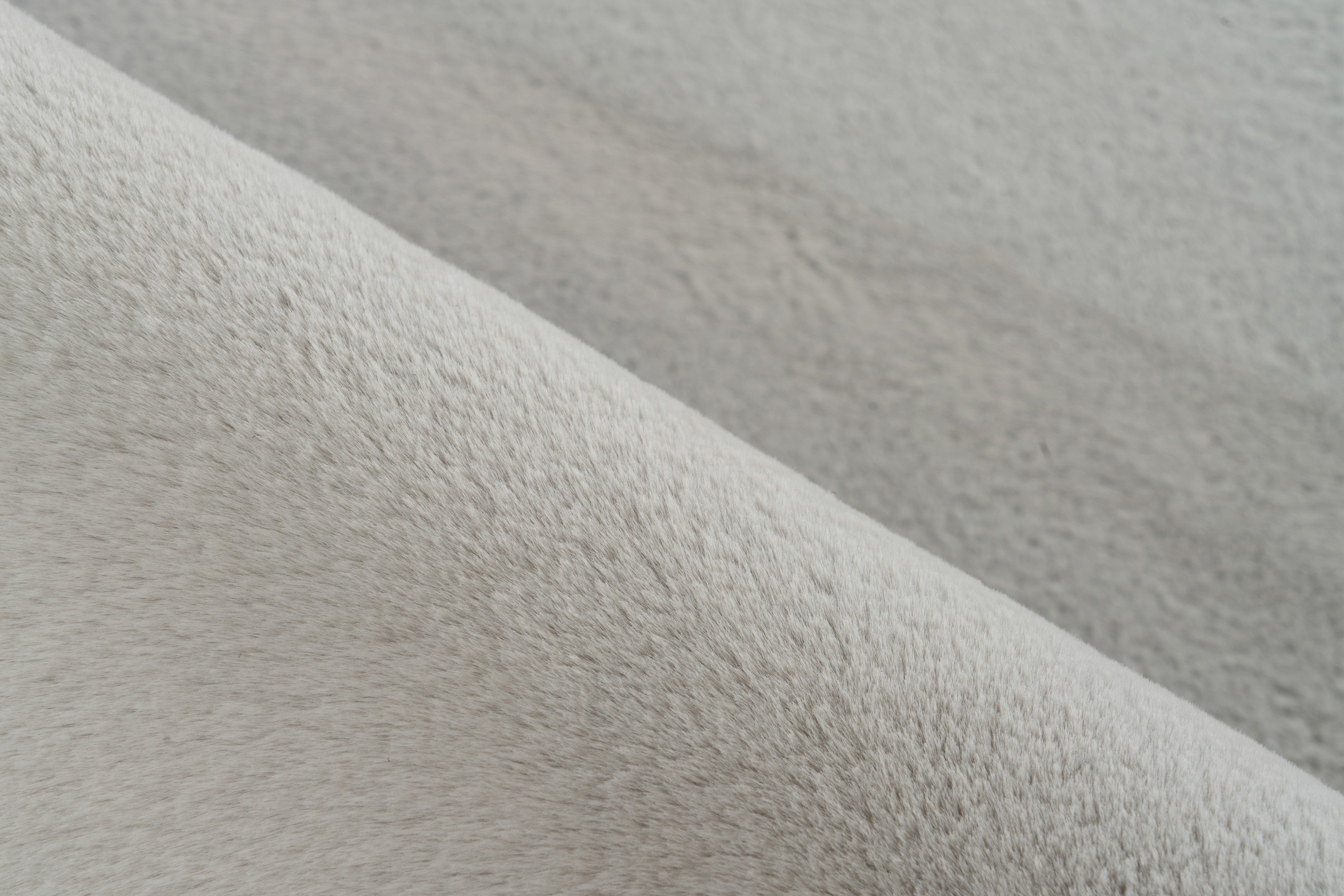 Close-up van vloerkleedmateriaal met zichtbare vezelstructuur