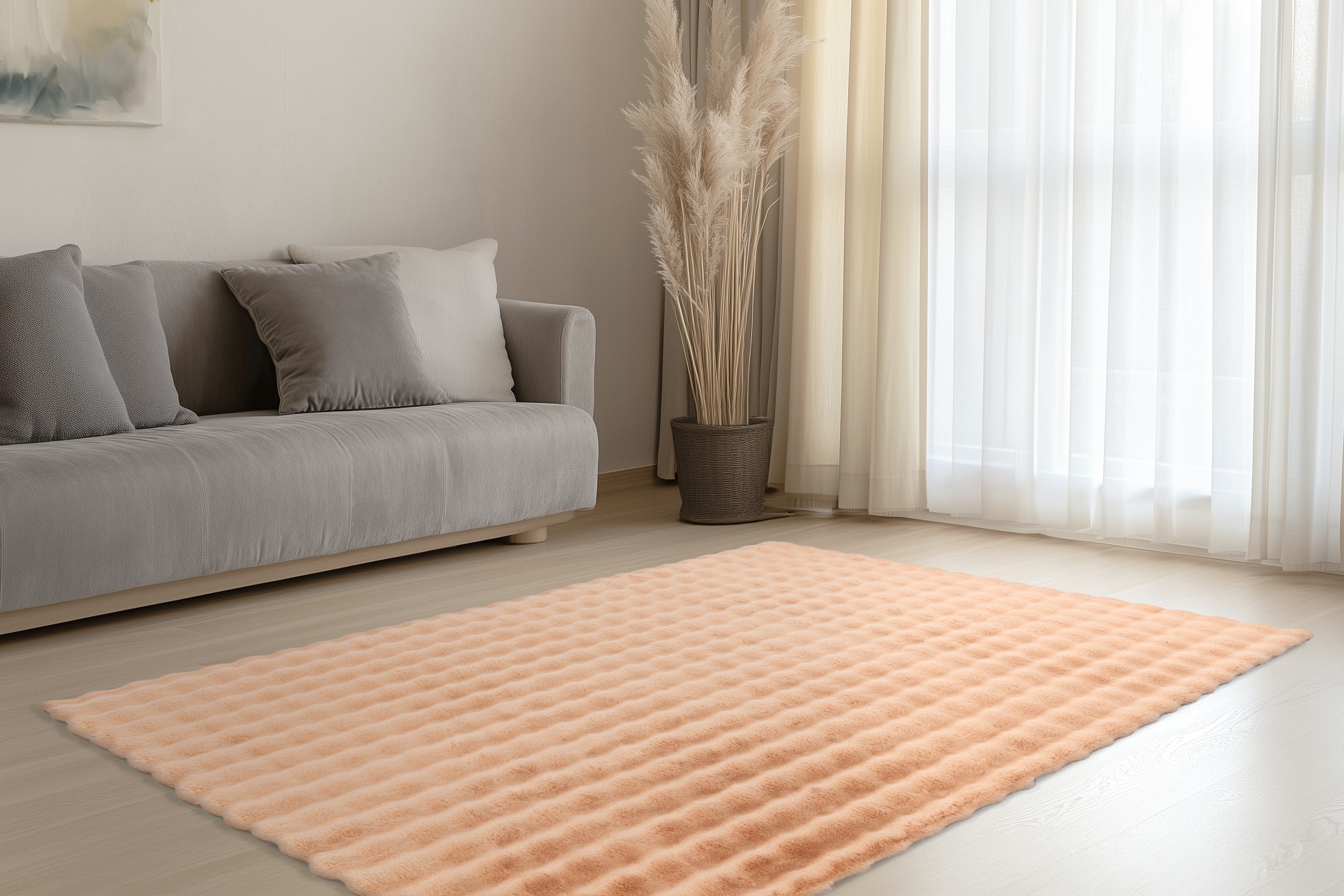 Het perzik Softedge vloerkleed als warm accent in een gezellige woonkamer