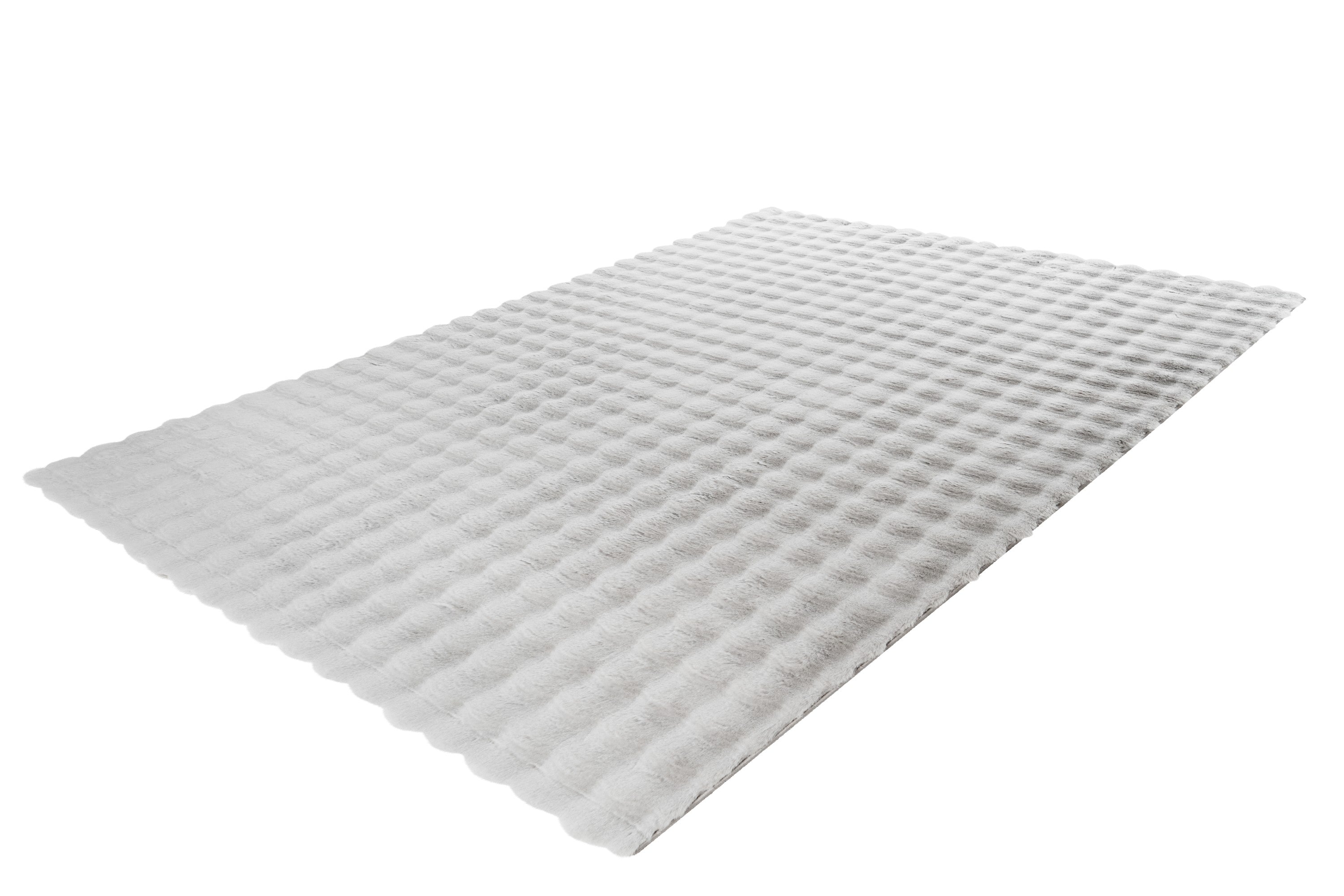 Zijaanzicht van het zilvergrijs Softedge vloerkleed met zicht op textuur en dikte

