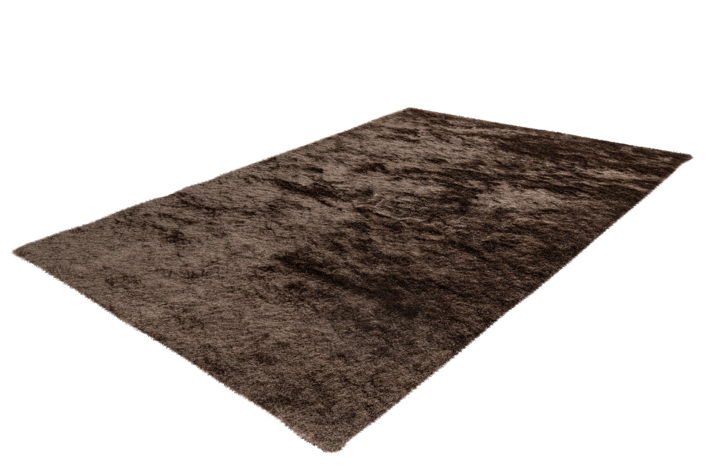 Zijaanzicht van bruin Softwave vloerkleed met focus op textuur en dikte